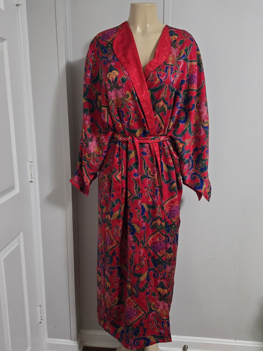 Victoria's Secret Red Paisley Satin-Trim Kimono Robe